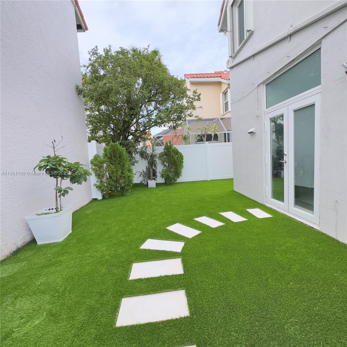 EMERALD POINTE - Residential