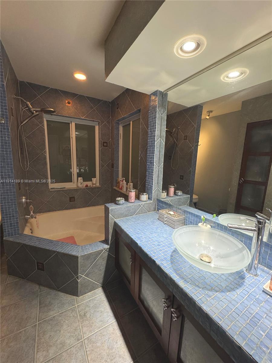 EMERALD POINTE - Residential