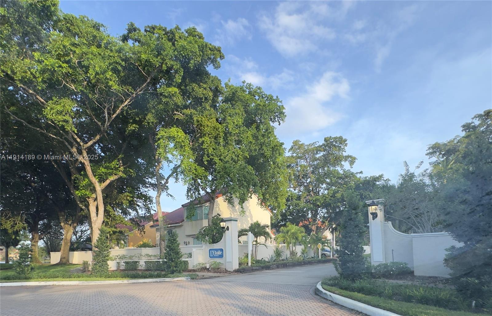 EMERALD POINTE - Residential