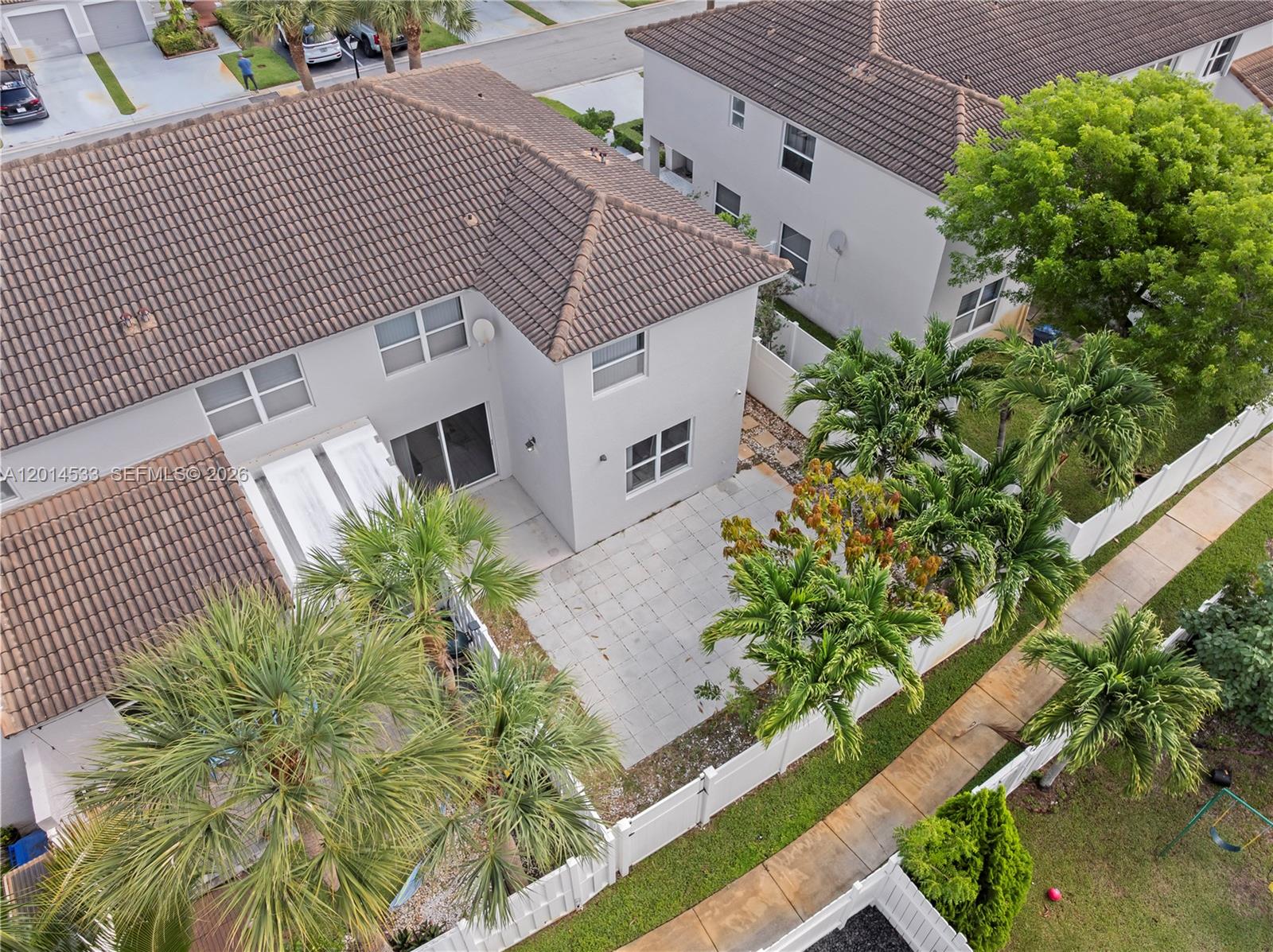 PEMBROKE SHORES - Residential