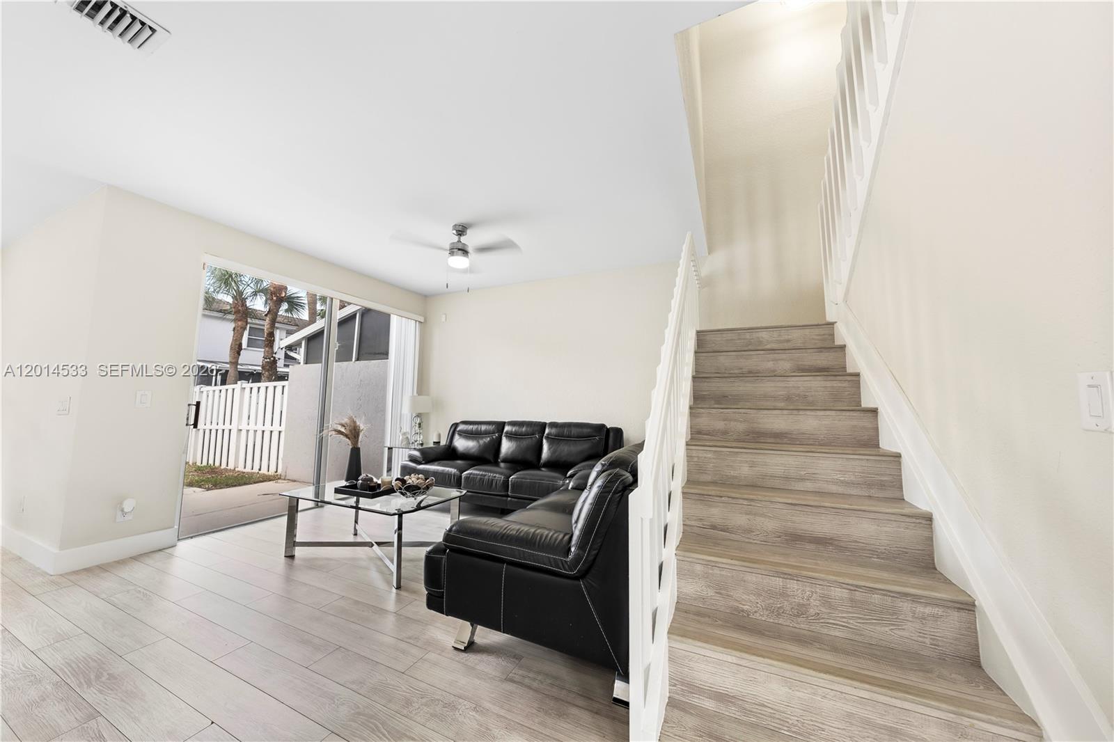 PEMBROKE SHORES - Residential