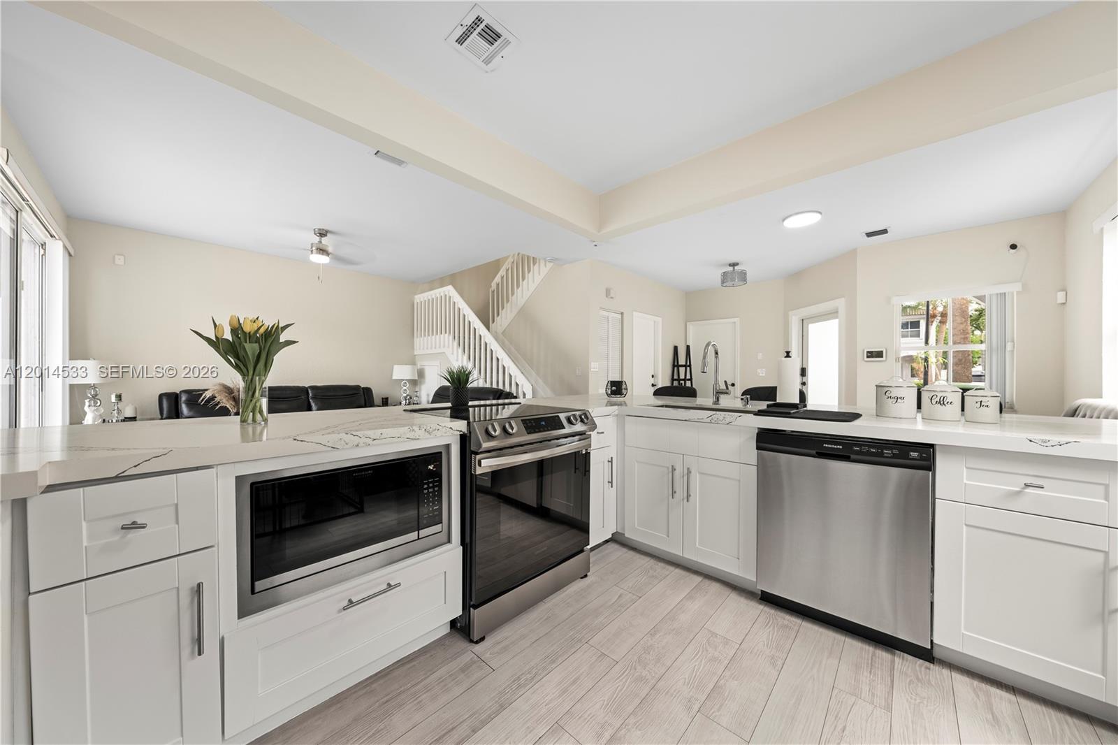 PEMBROKE SHORES - Residential