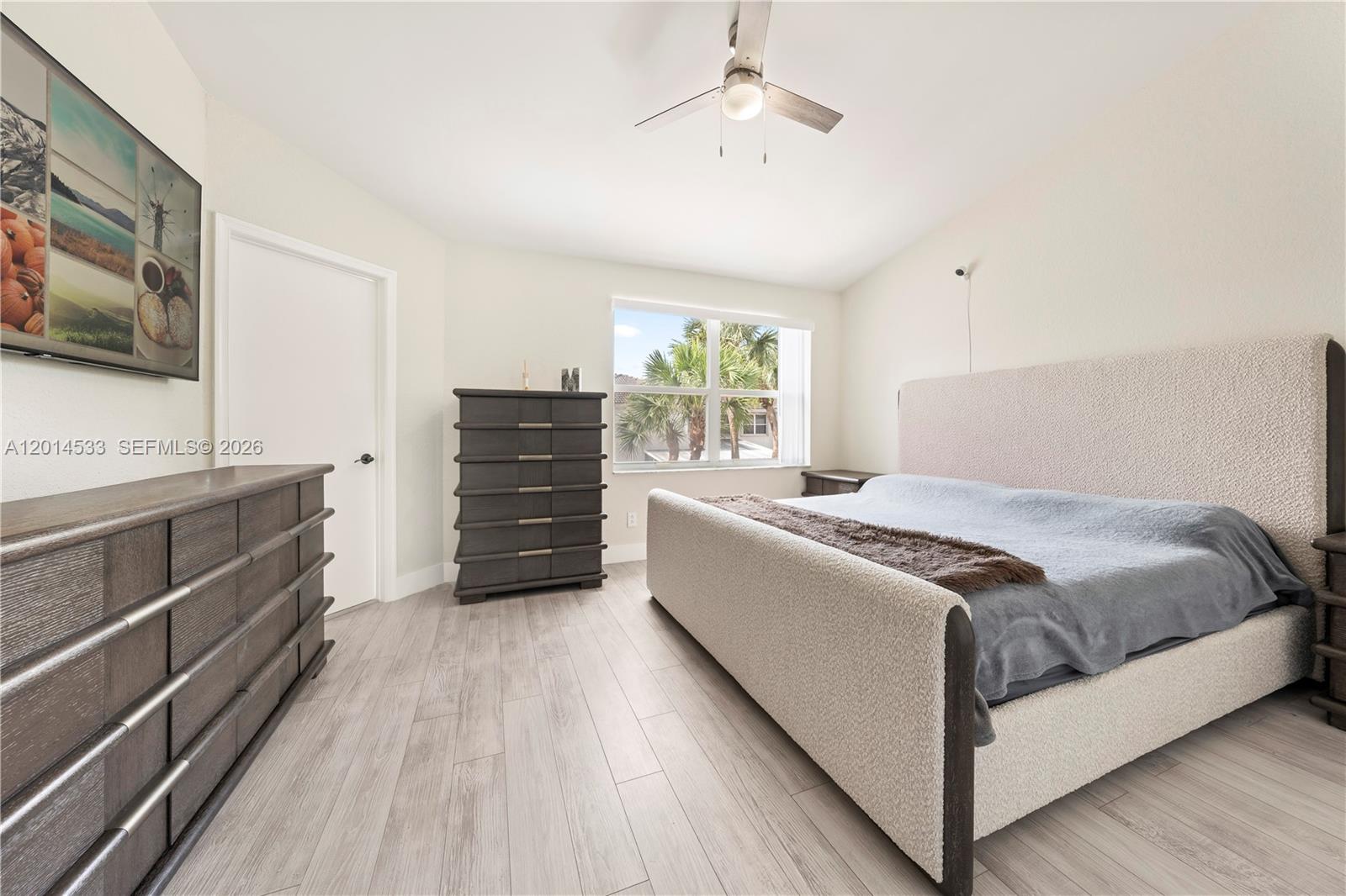 PEMBROKE SHORES - Residential