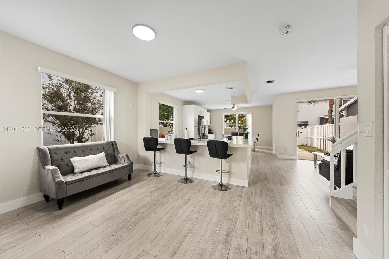 PEMBROKE SHORES - Residential