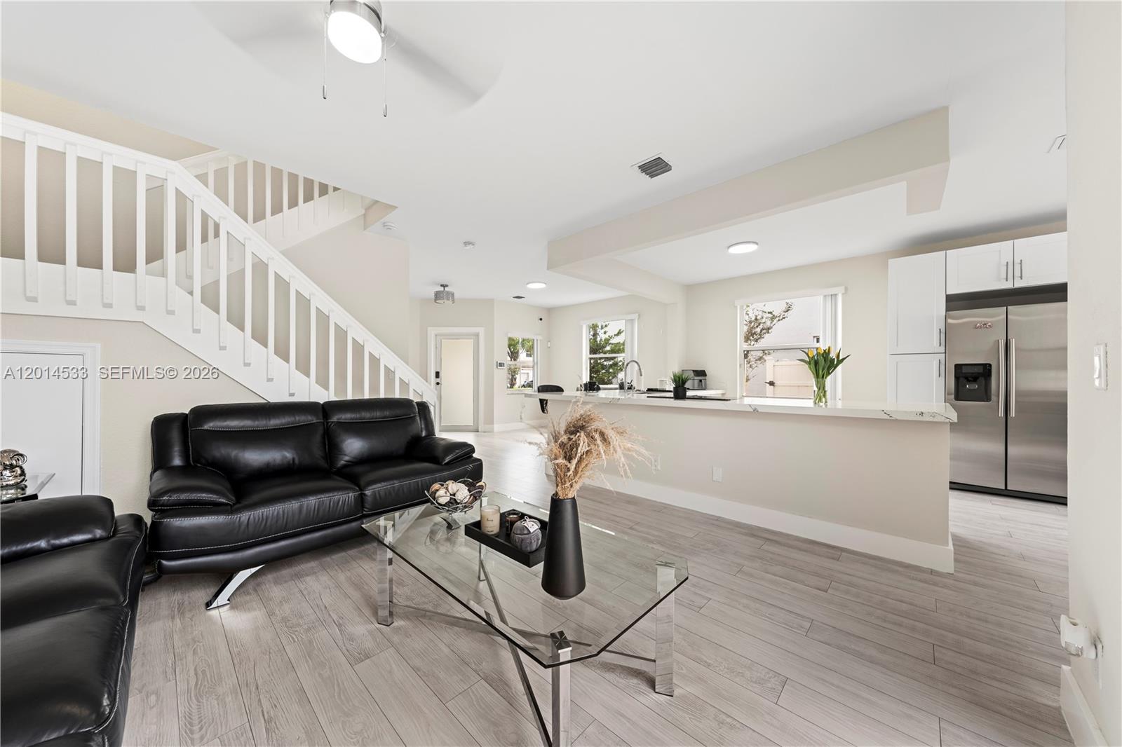 PEMBROKE SHORES - Residential