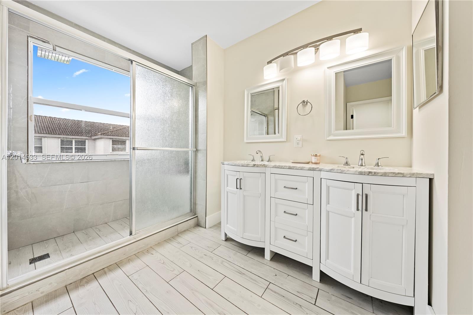 PEMBROKE SHORES - Residential