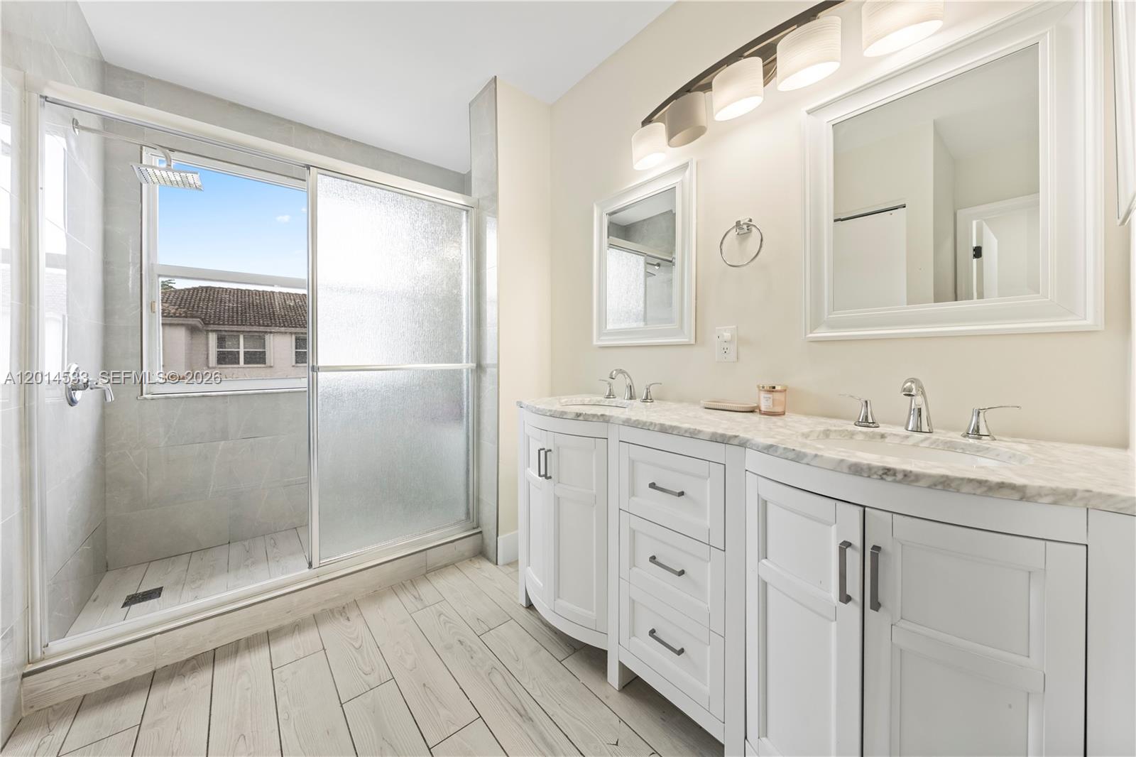 PEMBROKE SHORES - Residential