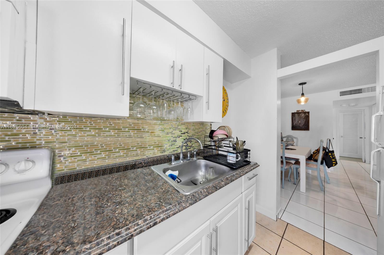 THE KNIGHTSBRIDGE CONDO - Residential