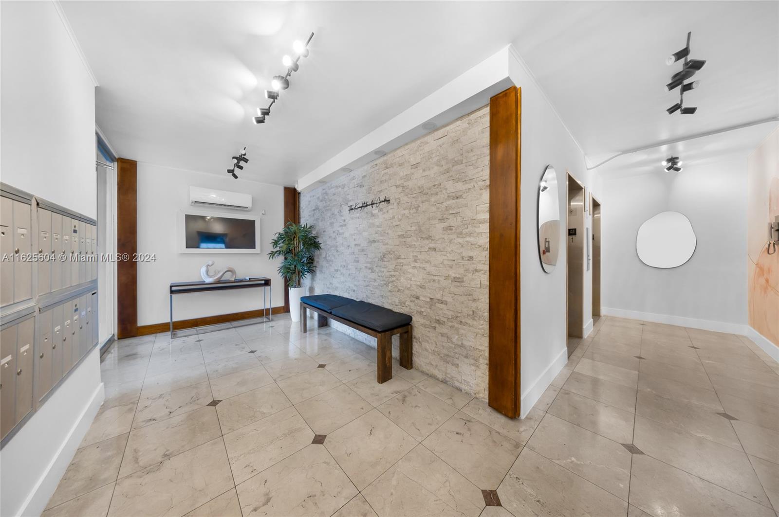 THE KNIGHTSBRIDGE CONDO - Residential