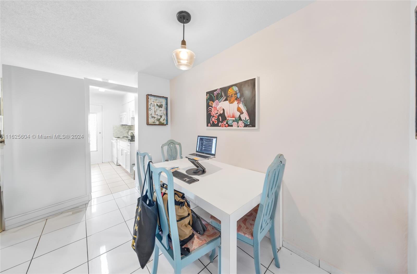 THE KNIGHTSBRIDGE CONDO - Residential