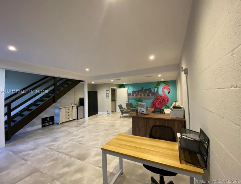 Great office/warehouse space approx. 1200 sqft. Comprised of approx. 600sqft upstairs and 600sqft downstairs. Very near Tamiami Airport and 128th Turnpike Extension. Great Exposure to 120 Street. Loft style office space upstairs with lots of space and privacy.