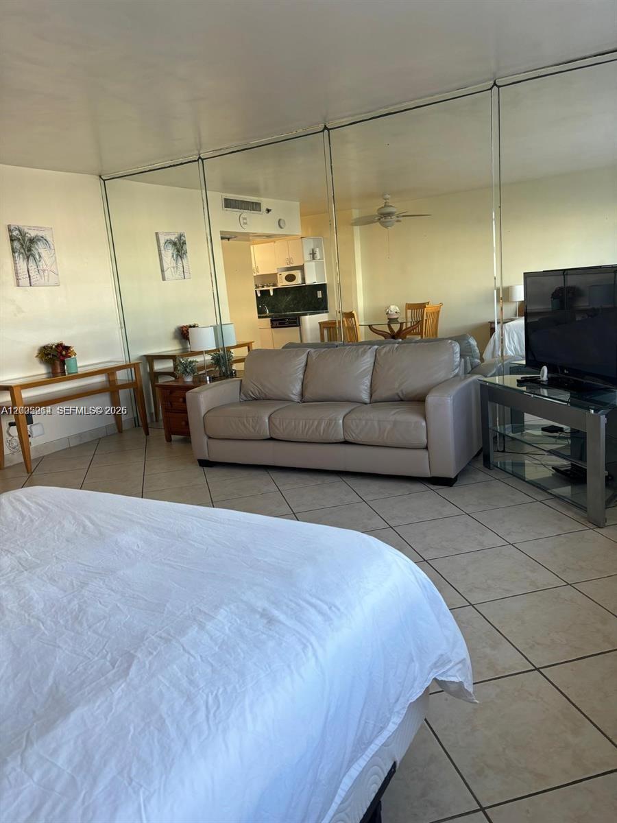 THE DECOPLAGE CONDO - Residential Lease