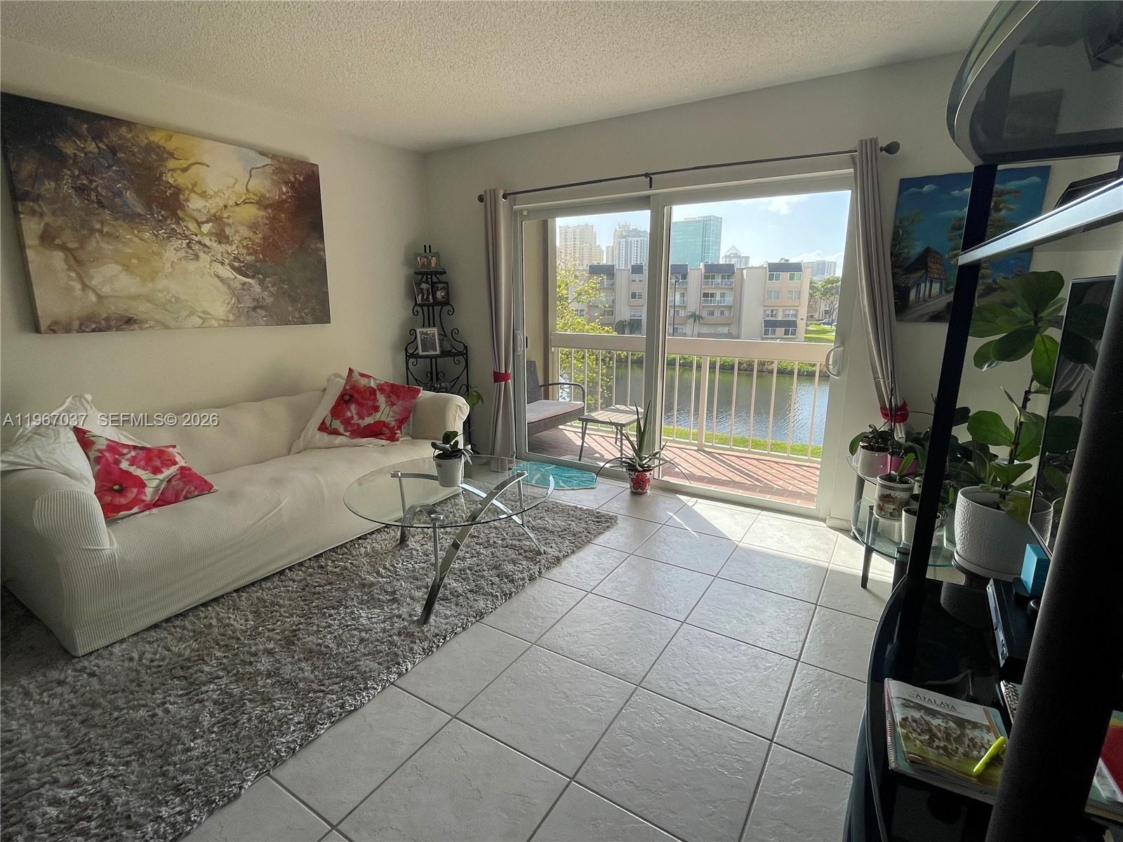 VILLAGE OF KINGS CREEK CO - Residential Lease