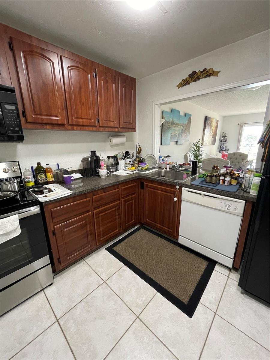 VILLAGE OF KINGS CREEK CO - Residential Lease