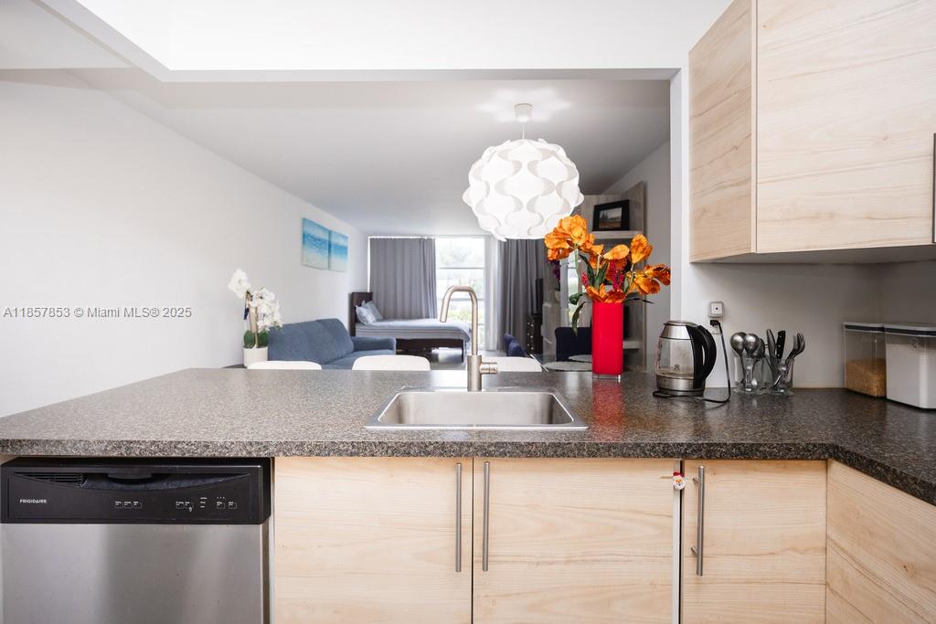 DESOTO PARK CONDO - Residential Lease