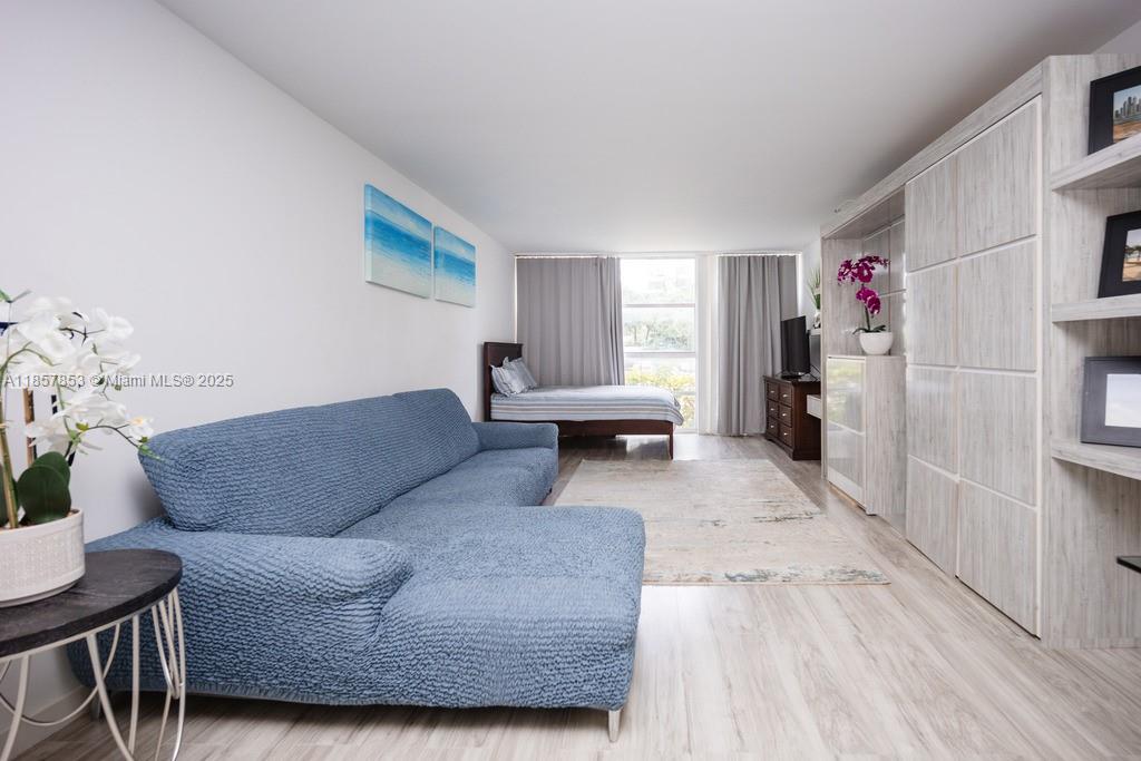 DESOTO PARK CONDO - Residential Lease