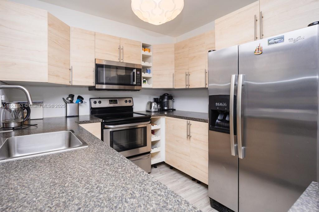 DESOTO PARK CONDO - Residential Lease