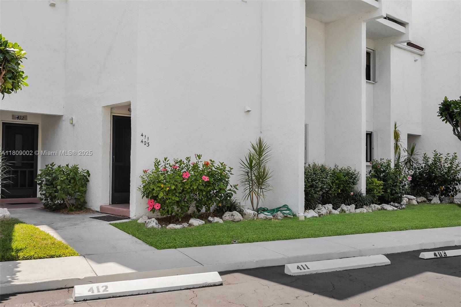 CAY CONDOMINIUM - Residential