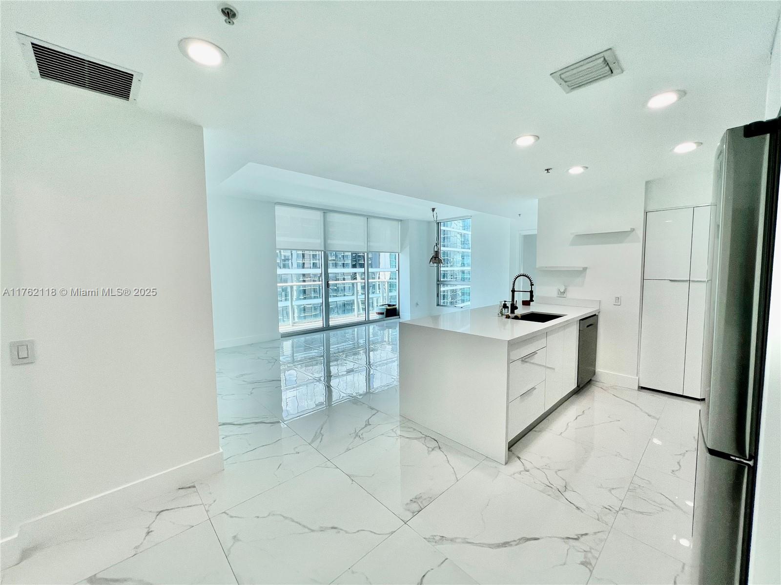 Rental Property at 300 S Biscayne Blvd 3502, Miami, Broward County, Florida - Bedrooms: 2 
Bathrooms: 2  - $4,000 MO.