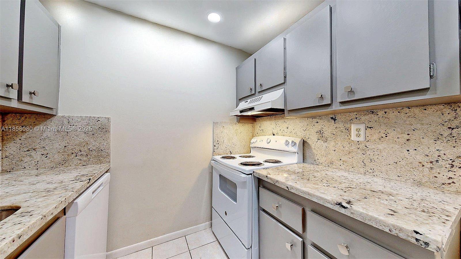 RAMBLEWOOD EAST CONDO - Residential