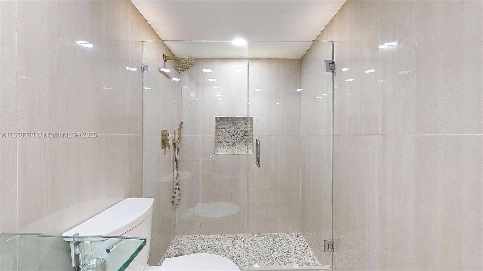 RAMBLEWOOD EAST CONDO - Residential