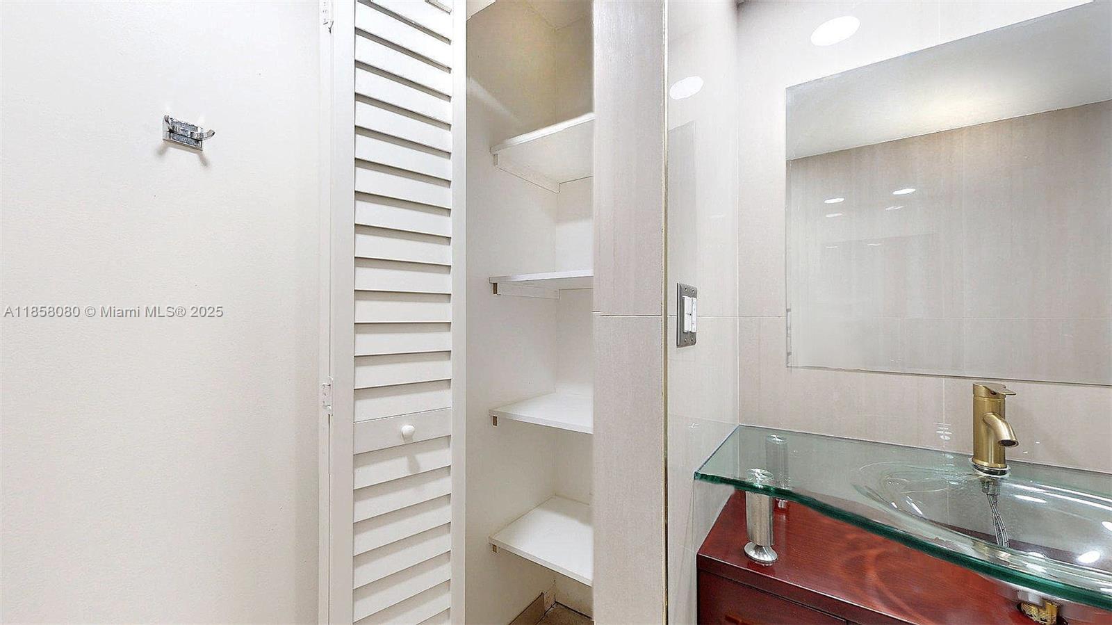 RAMBLEWOOD EAST CONDO - Residential