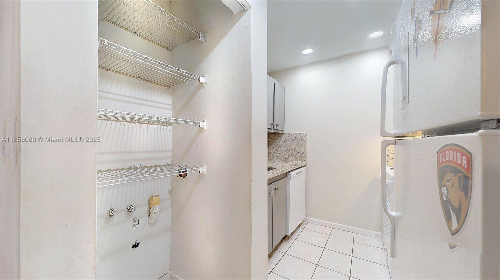 RAMBLEWOOD EAST CONDO - Residential