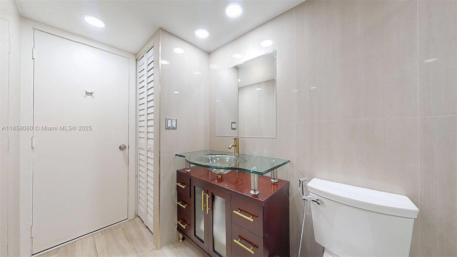 RAMBLEWOOD EAST CONDO - Residential