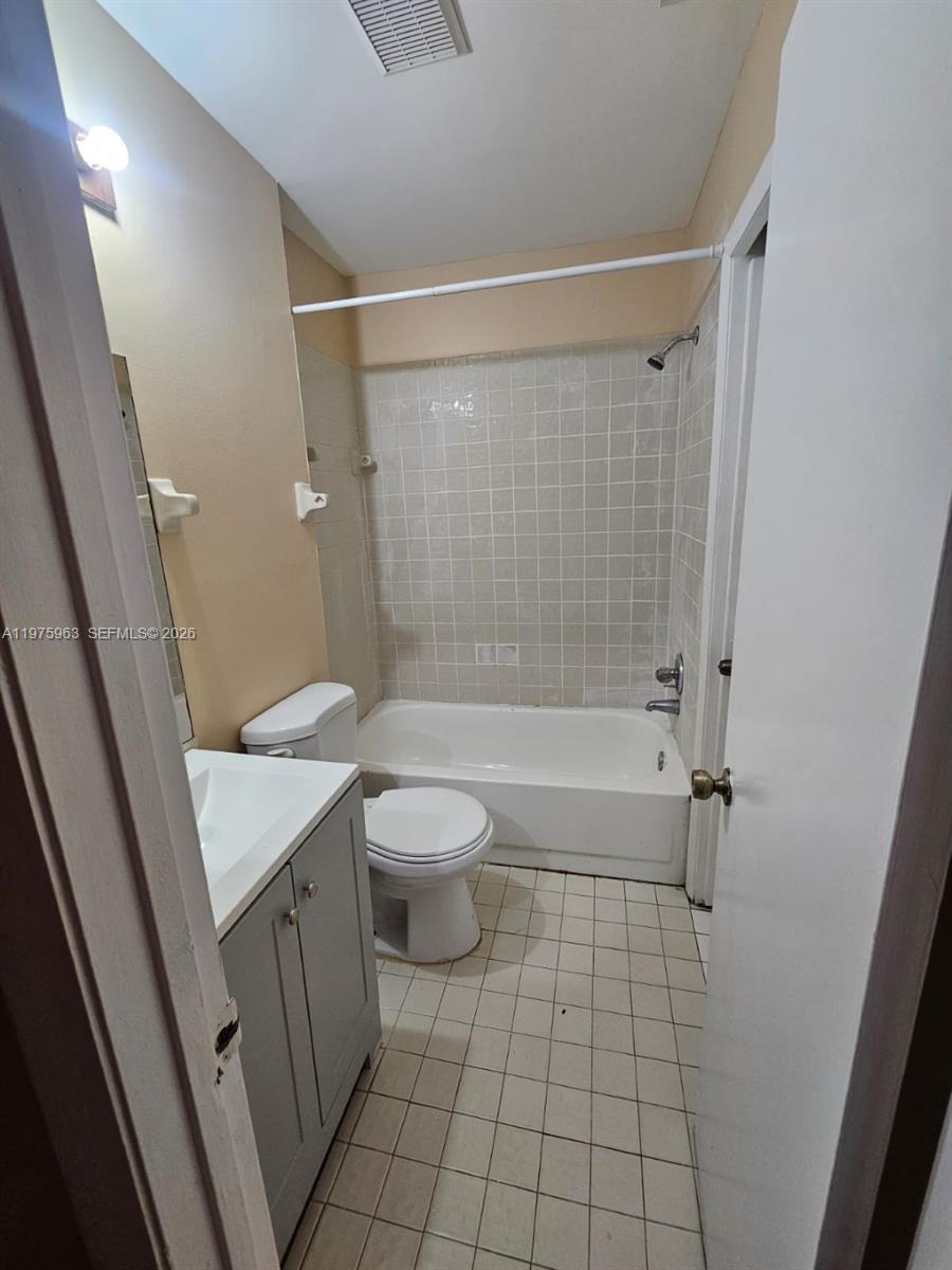 CASTLEWOOD VILLAGE - Residential Lease