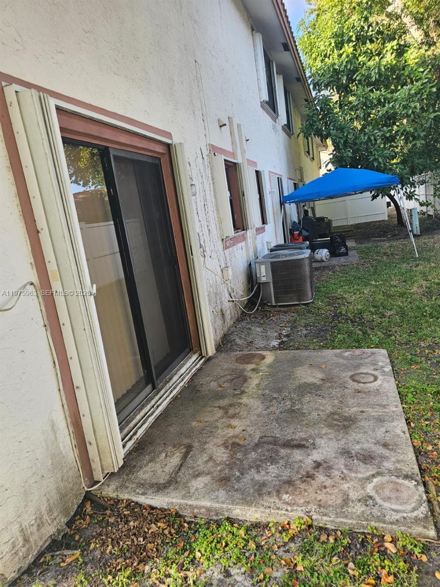 CASTLEWOOD VILLAGE - Residential Lease