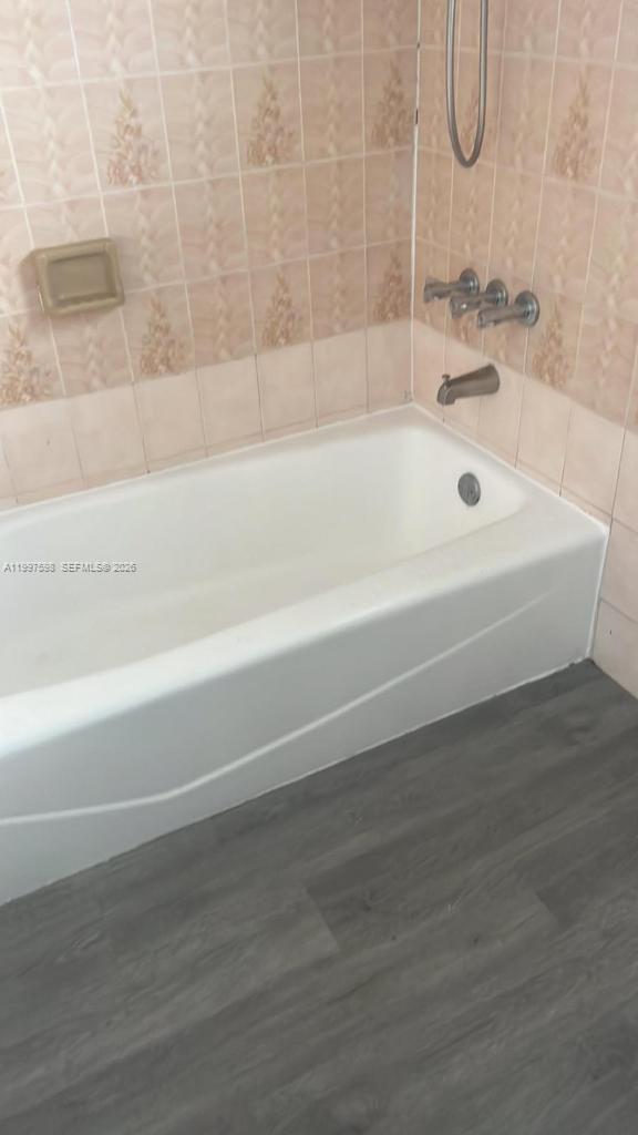 AMND PLAT OF MIAMI SUBURB - Residential Lease