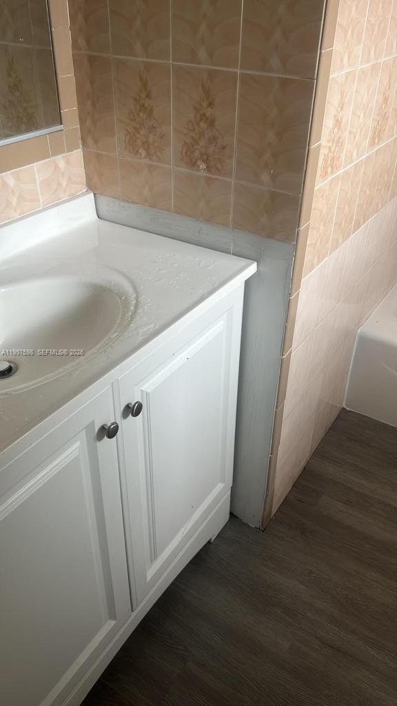 AMND PLAT OF MIAMI SUBURB - Residential Lease