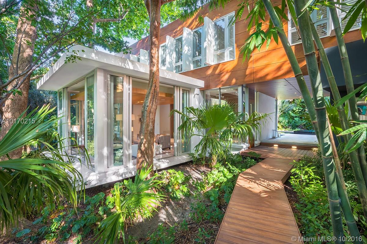 BISCAYNE CAMP - Residential