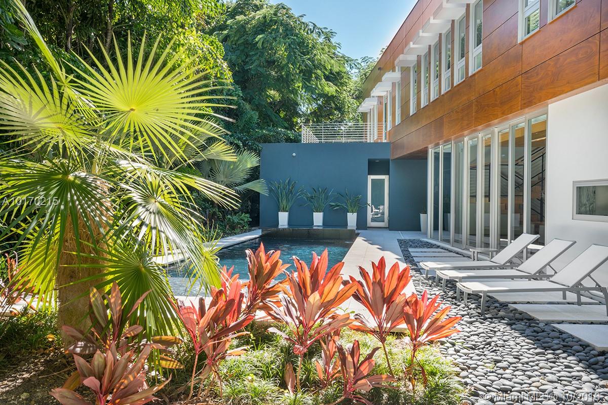 BISCAYNE CAMP - Residential