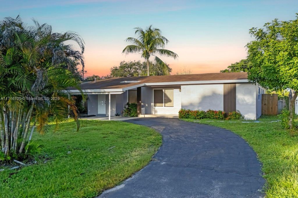 Photo of 3210 N 72nd Way, Hollywood, FL 33024 (MLS # A11716700)