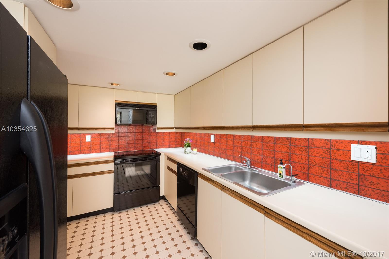 BILTMORE COURT VILLAS CON - Residential