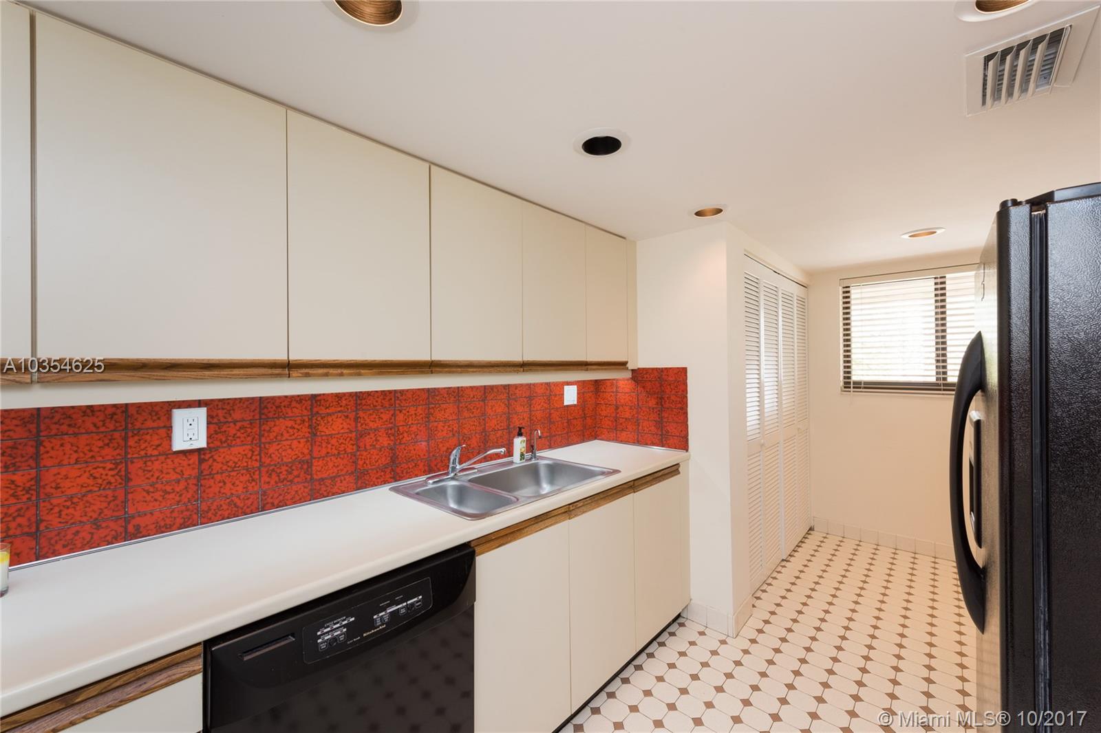 BILTMORE COURT VILLAS CON - Residential