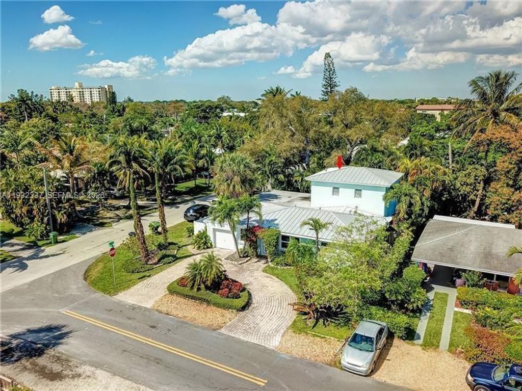 Photo of 801 NE 17th St, Fort Lauderdale, FL 33305 (MLS # A11932337)