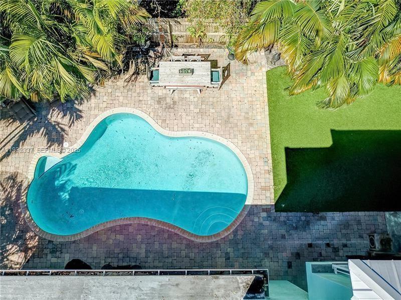 LAUDERDALE PARK 6-33 1/2 - Residential Lease