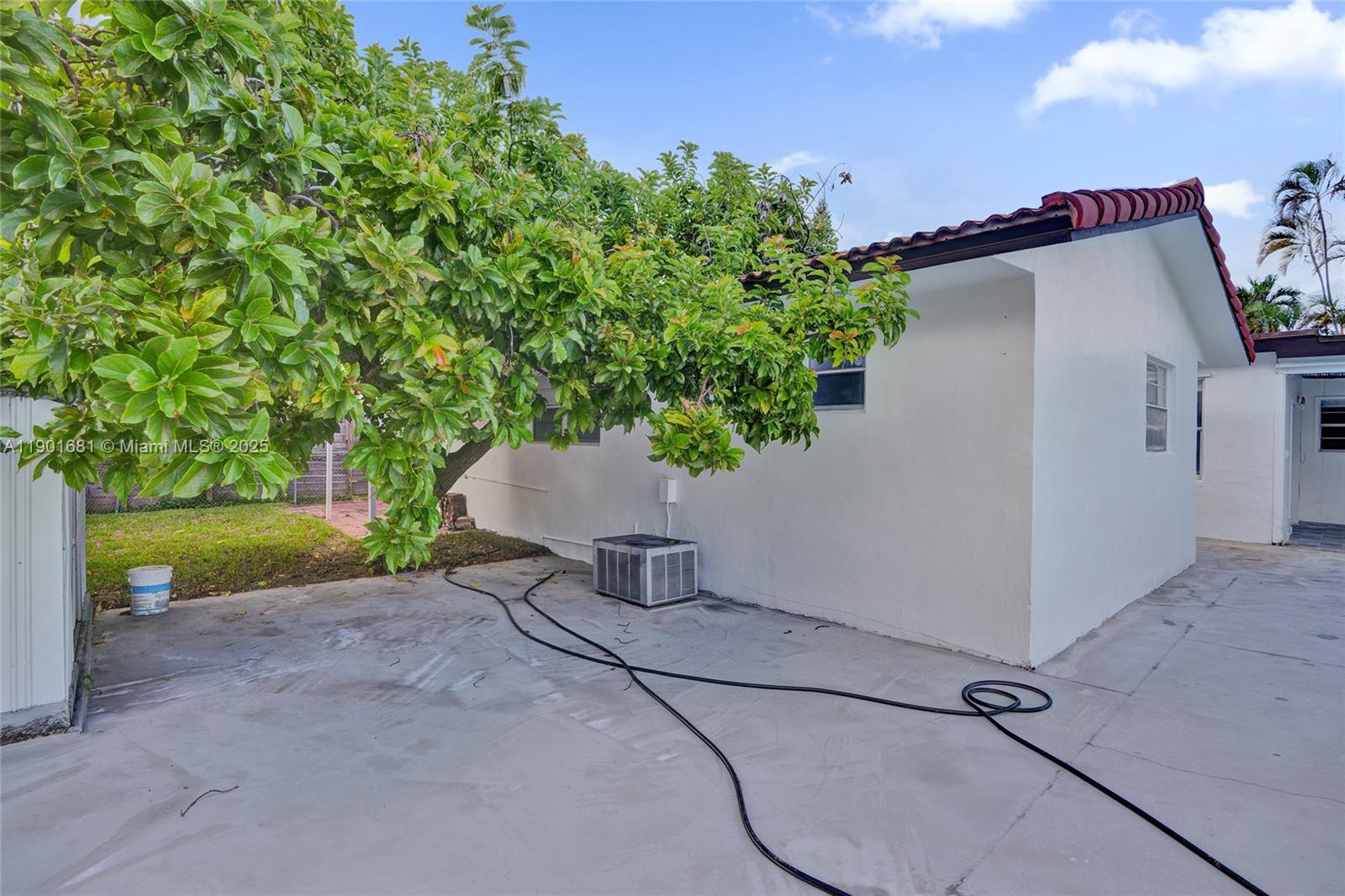 PALM SPRINGS SUB SEC A 4T - Residential Lease