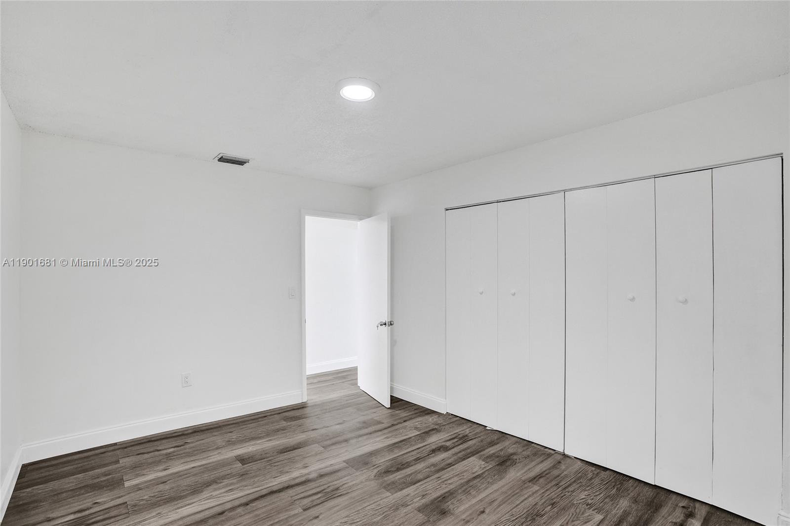 PALM SPRINGS SUB SEC A 4T - Residential Lease