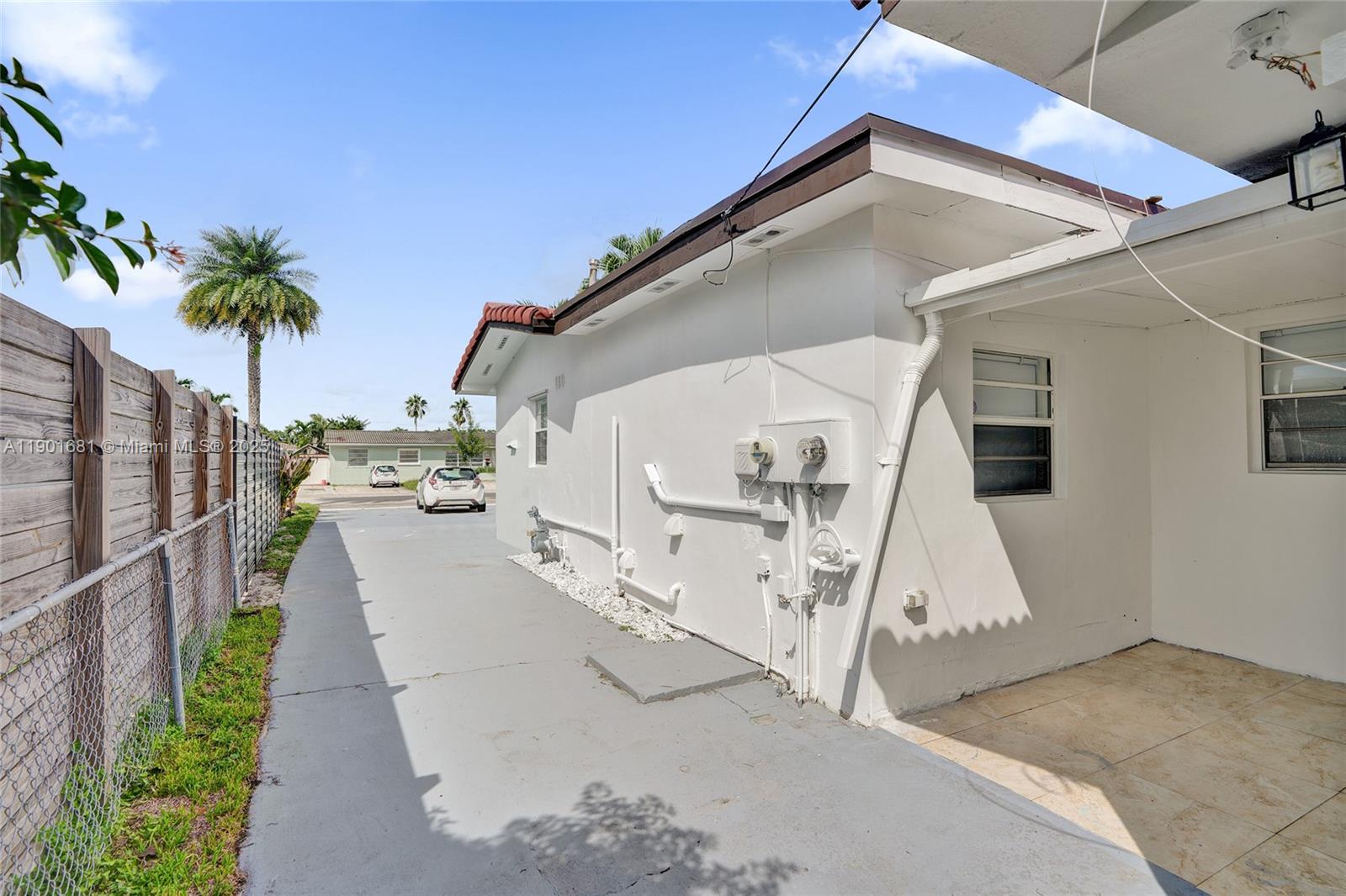 PALM SPRINGS SUB SEC A 4T - Residential Lease