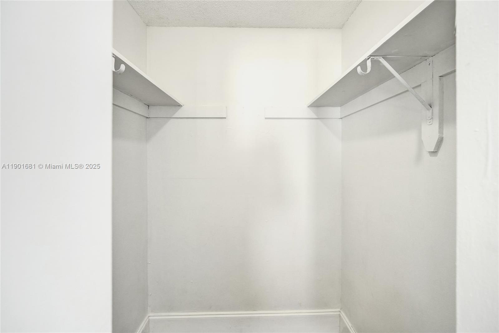 PALM SPRINGS SUB SEC A 4T - Residential Lease