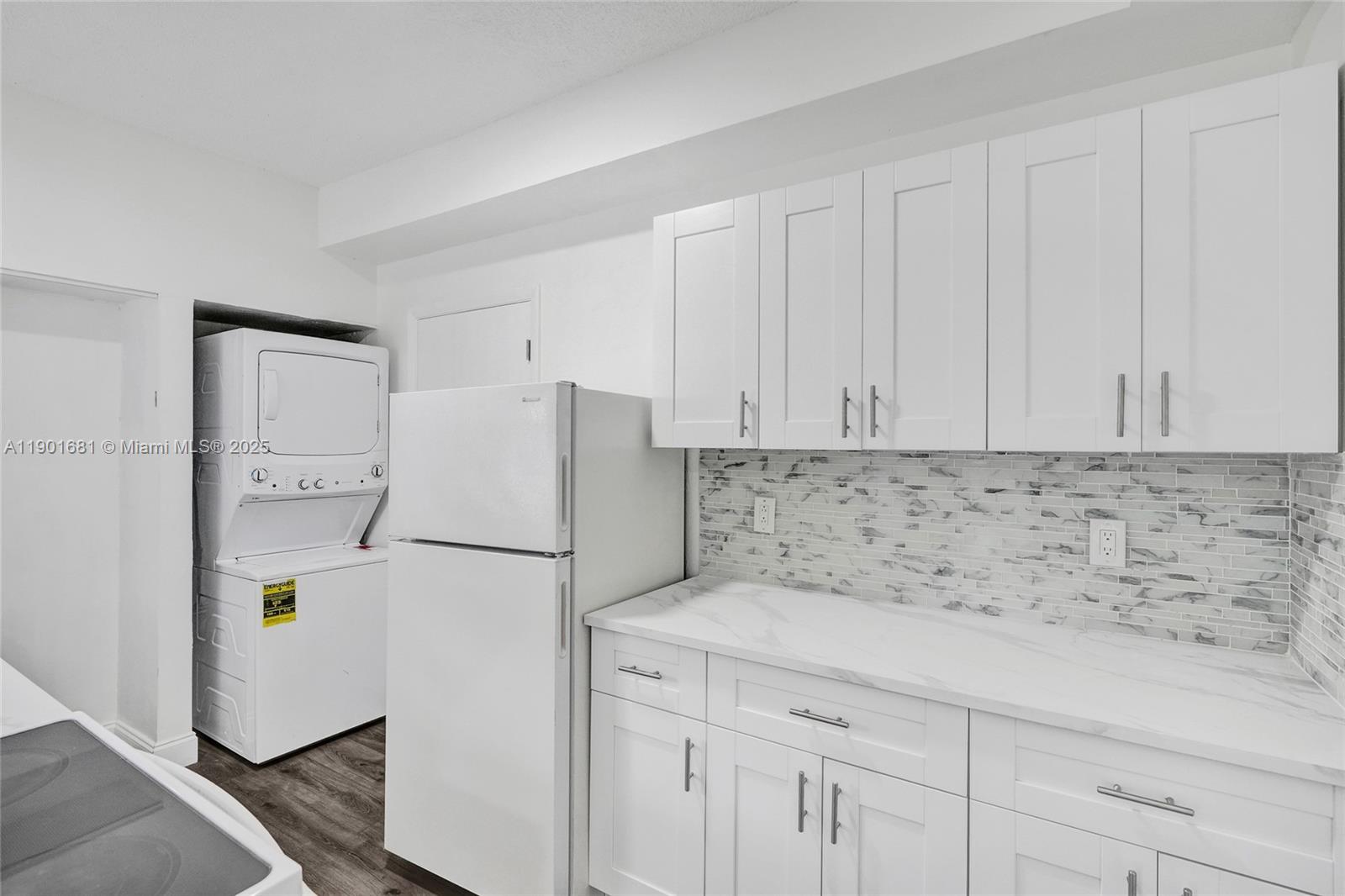 PALM SPRINGS SUB SEC A 4T - Residential Lease