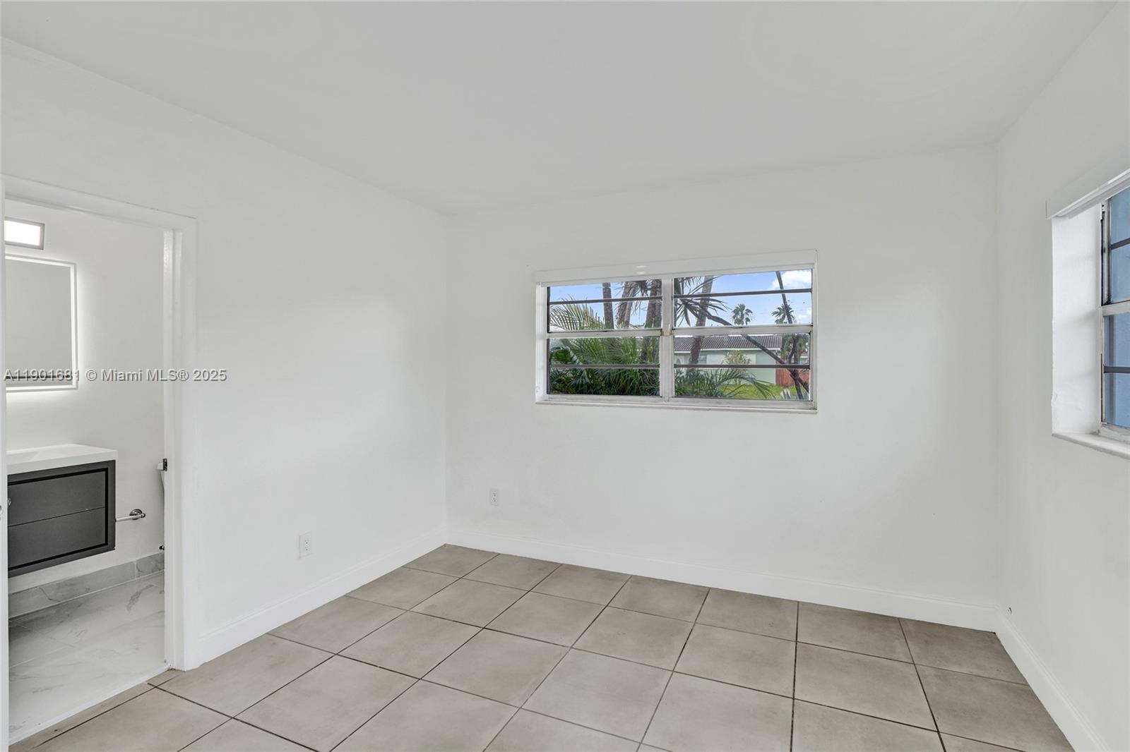PALM SPRINGS SUB SEC A 4T - Residential Lease