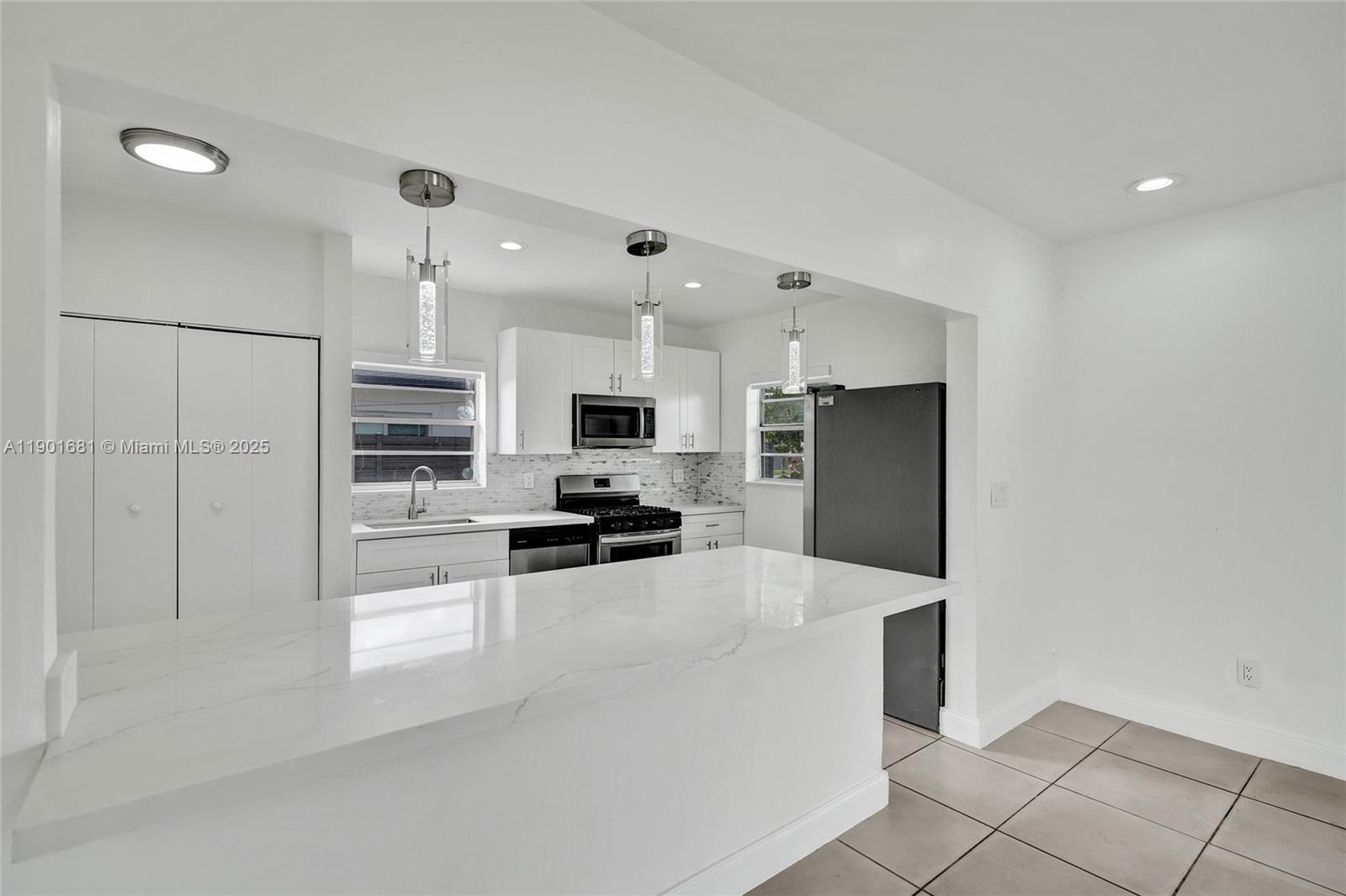 PALM SPRINGS SUB SEC A 4T - Residential Lease