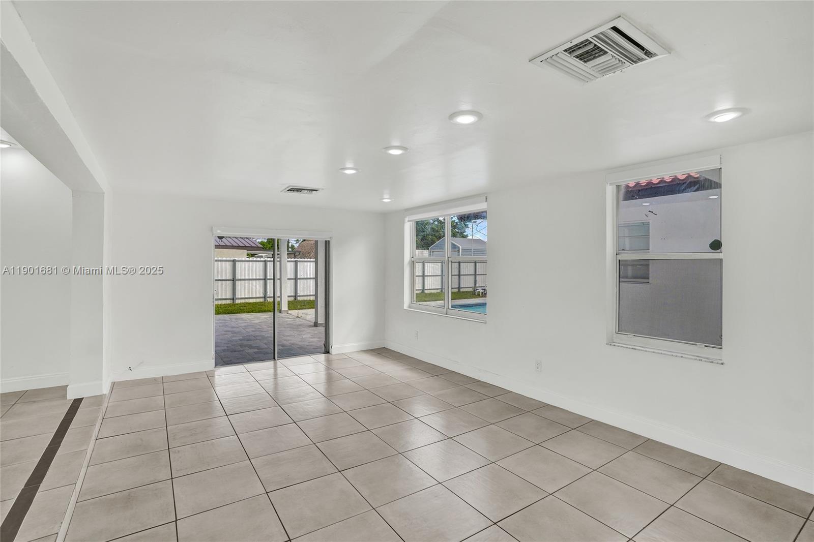 PALM SPRINGS SUB SEC A 4T - Residential Lease