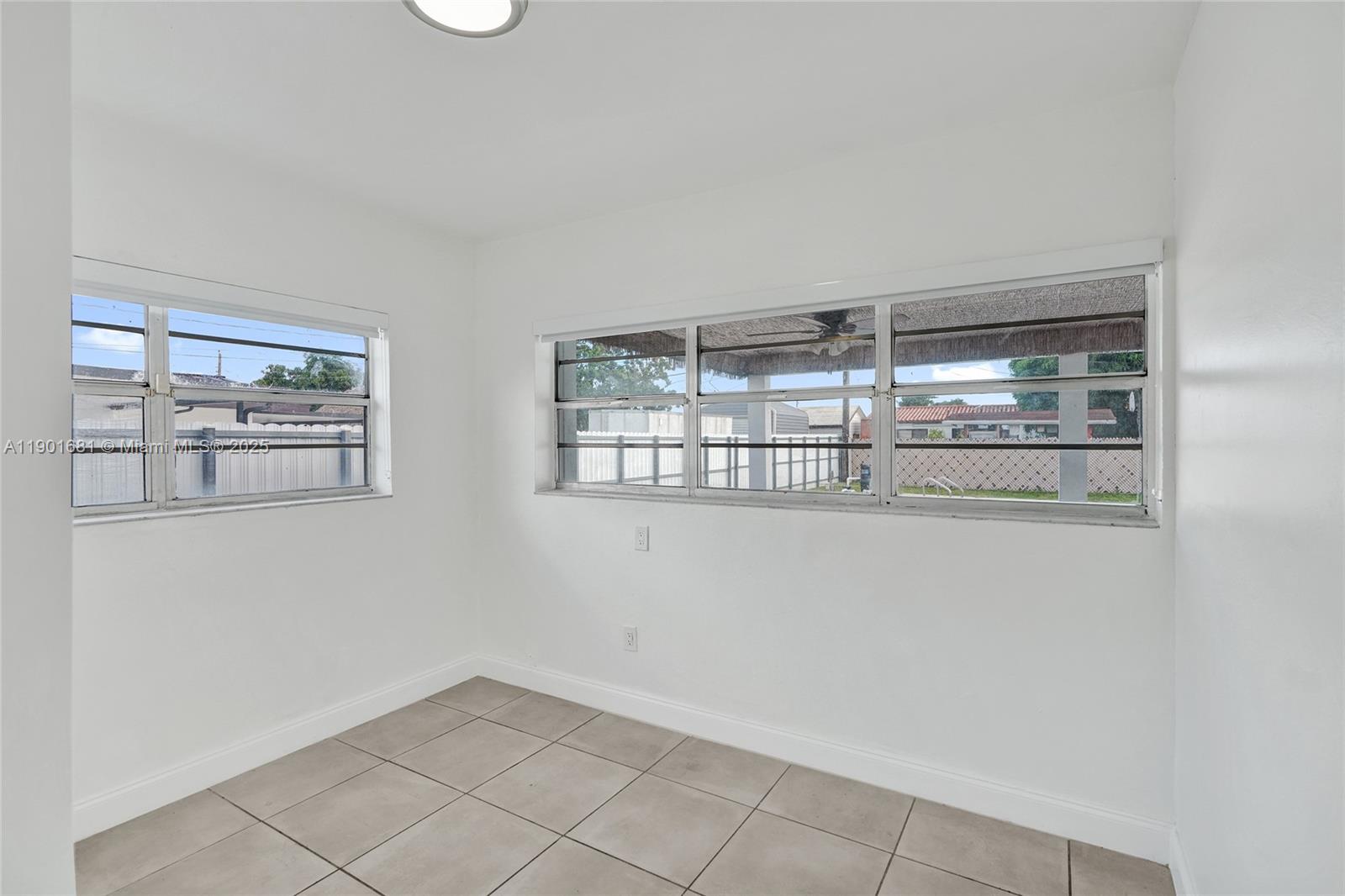 PALM SPRINGS SUB SEC A 4T - Residential Lease