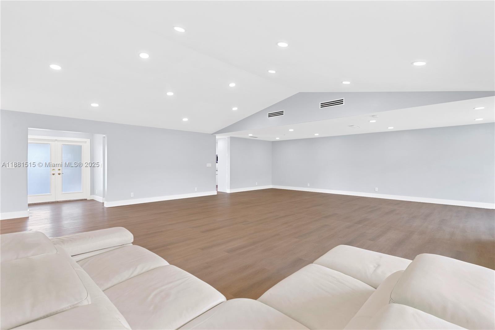 The Villa Residences Of Em - Residential Lease