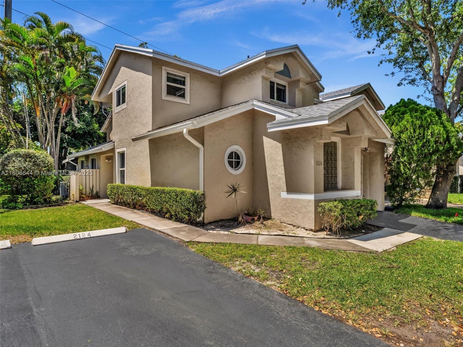 2124 W Discovery Cir W Cir 2124, Deerfield Beach, Broward County, Florida - 3 Bedrooms  
3 Bathrooms - 